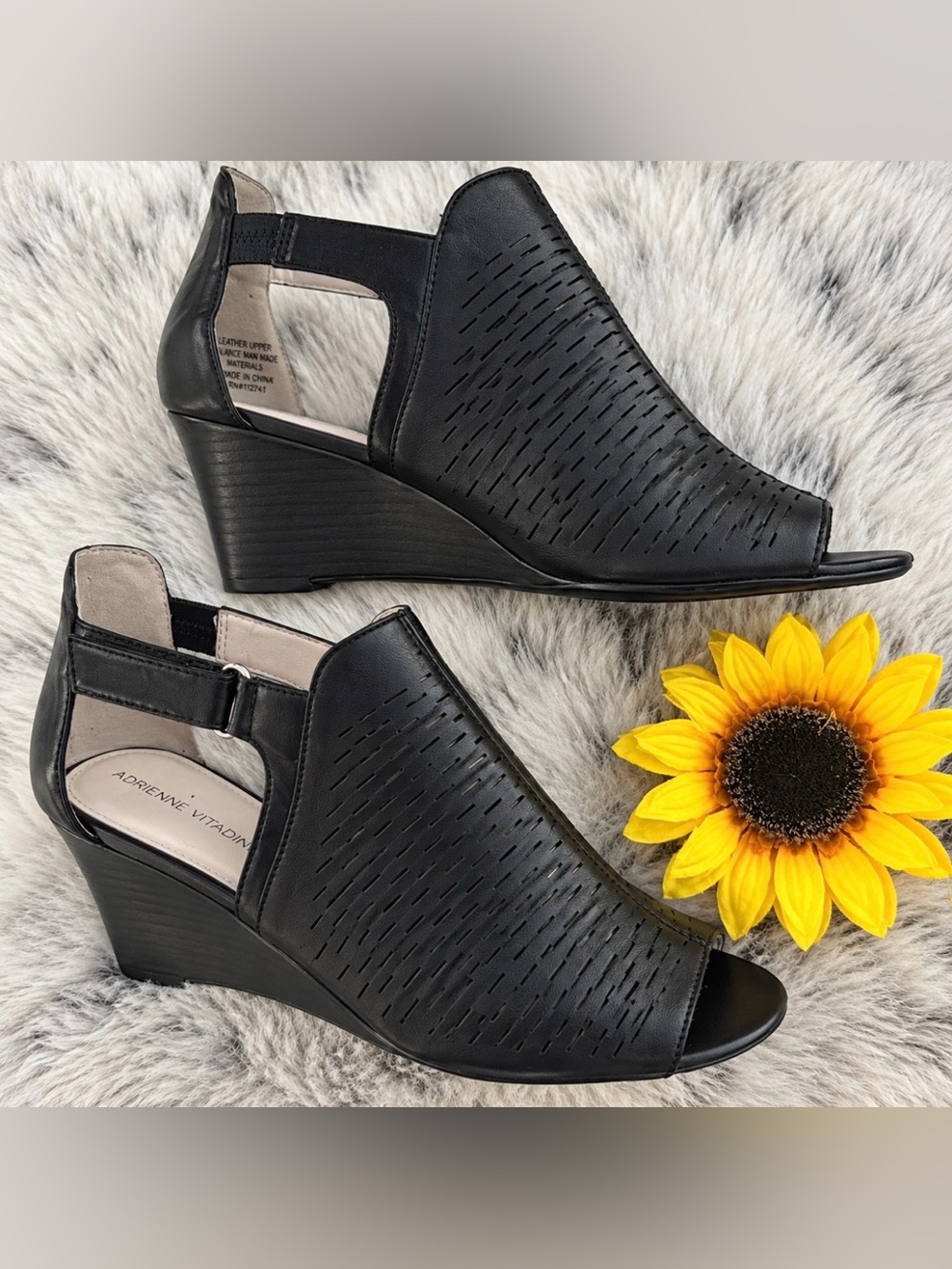 Adrienne Vittadini Black Leather Wedge Sandals Size 8 - Gently Used